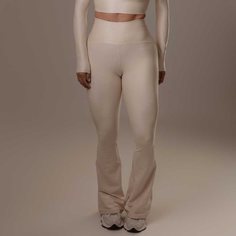 Calça Flare Nívea Off White